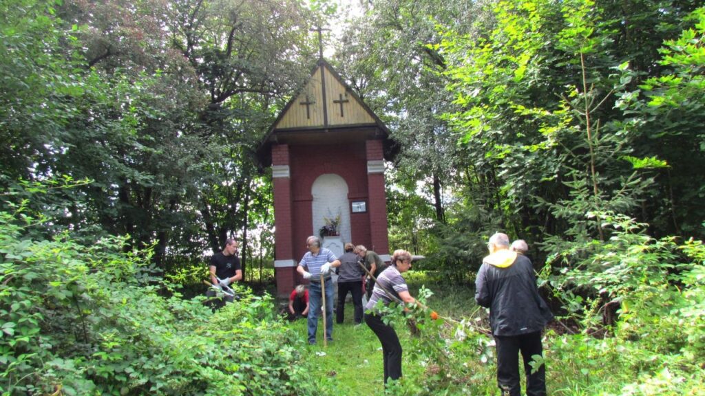 ÚKLID U KAPLE OBĚTEM DŮLNÍHO NEŠTĚSTÍ 1894 (neděle 29.08.2021)